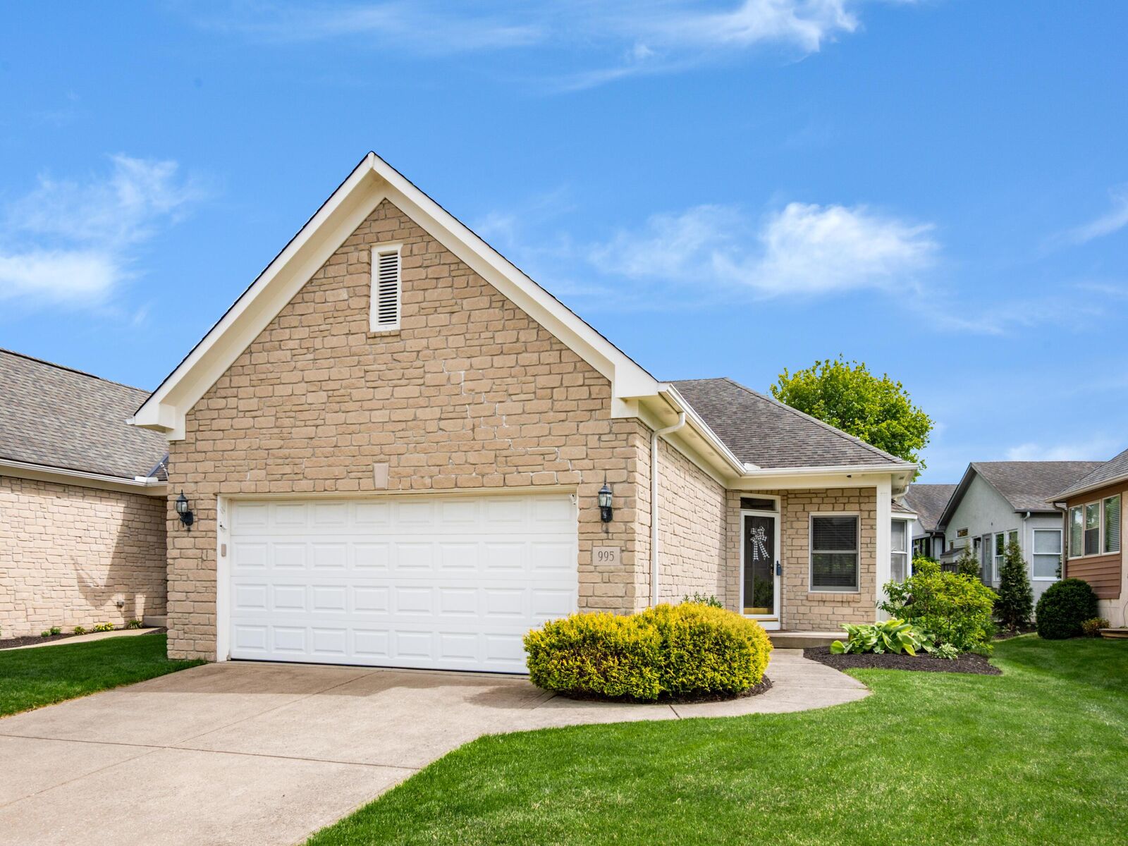 Property Photo:  995 Bushwood Lane  OH 43235 