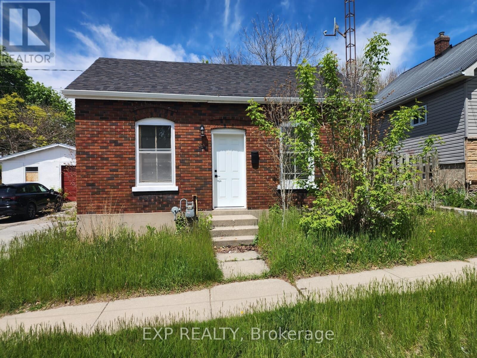 Property Photo:  32 Niagara Street  ON N3R 4E2 