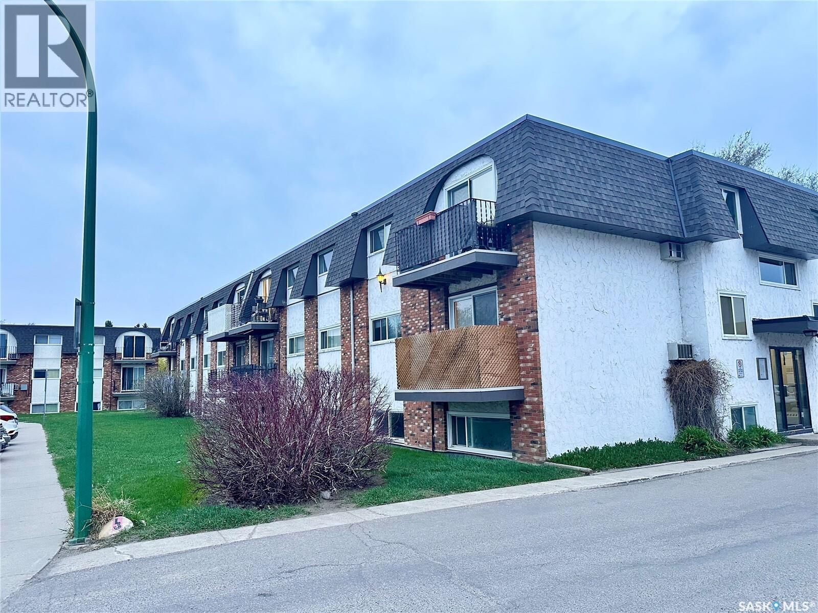 Property Photo:  4 3625 Chaben Place  SK S7H 4E9 