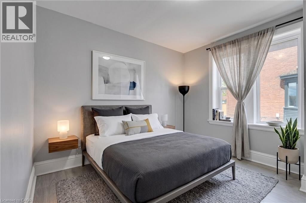 Property Photo:  5 Fairholt Road 8  ON L8M 2S9 