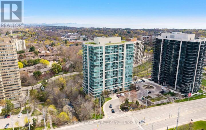 Property Photo: 1035 Southdown Road Lph 1801 ON L5J 0A3