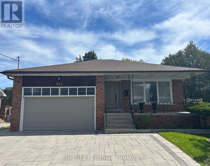 Property Photo: 973 Willowdale Ave Avenue Unit A ON M2M 3C6