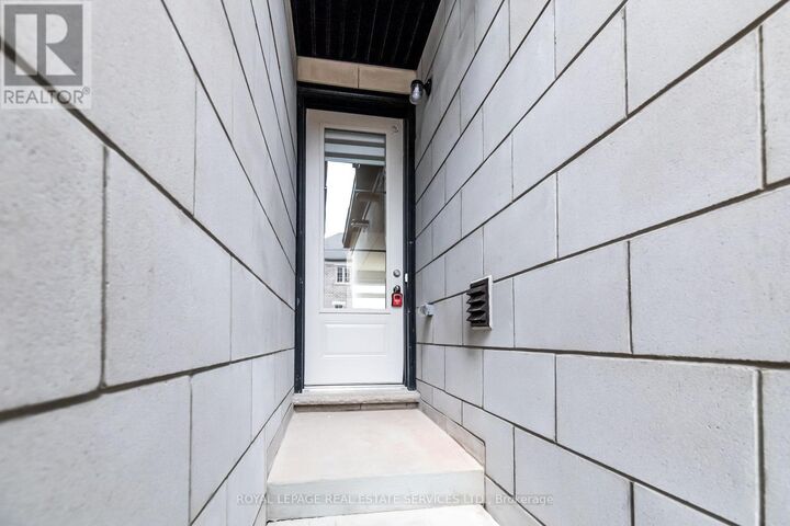 Property Photo:  3207 Sixth Line Unit 2  ON L6H 0V8 