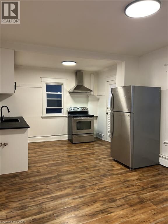 Property Photo:  3 Balmoral Avenue South 2  ON L8M 3J7 