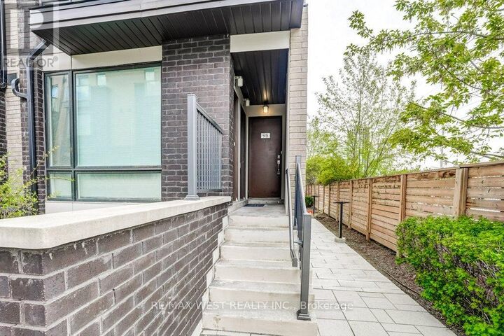 Property Photo:  30 Fieldway Road Th97  ON M8Z 3L2 