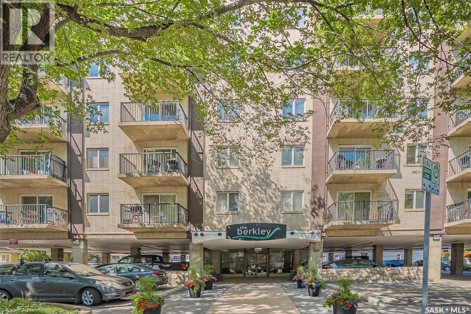 Property Photo:  Penthouse B 537 4th Avenue N  SK S7K 2M6 