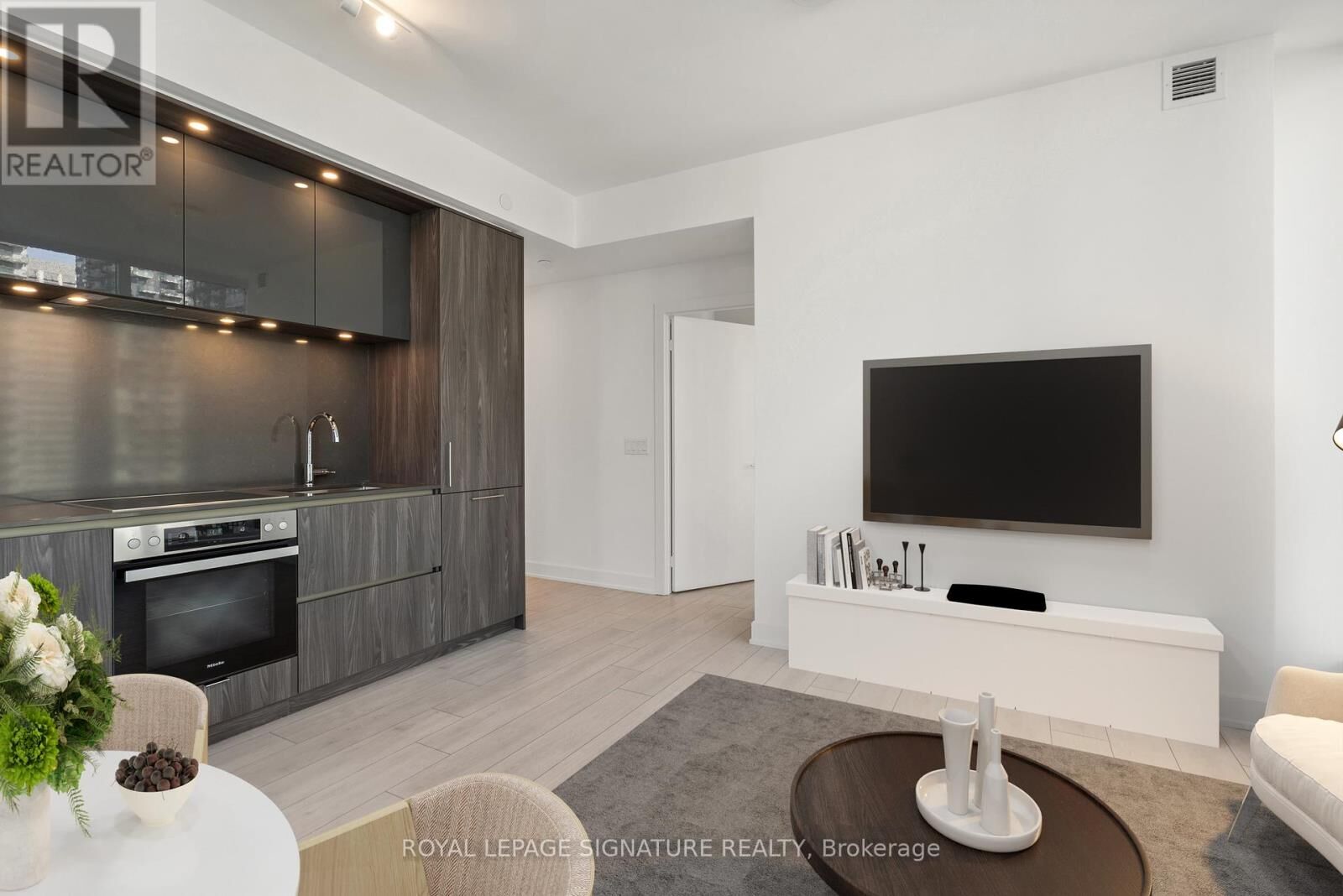 Property Photo:  35 Mercer Street 2514  ON M5V 0T8 