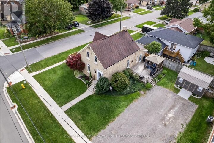 Property Photo:  383 William Street  ON N0M 1S2 