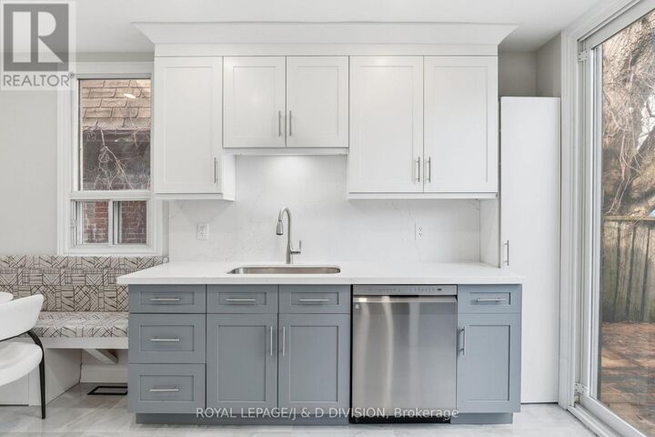 Property Photo:  118 Bogert Avenue Upper  ON M2N 1K8 