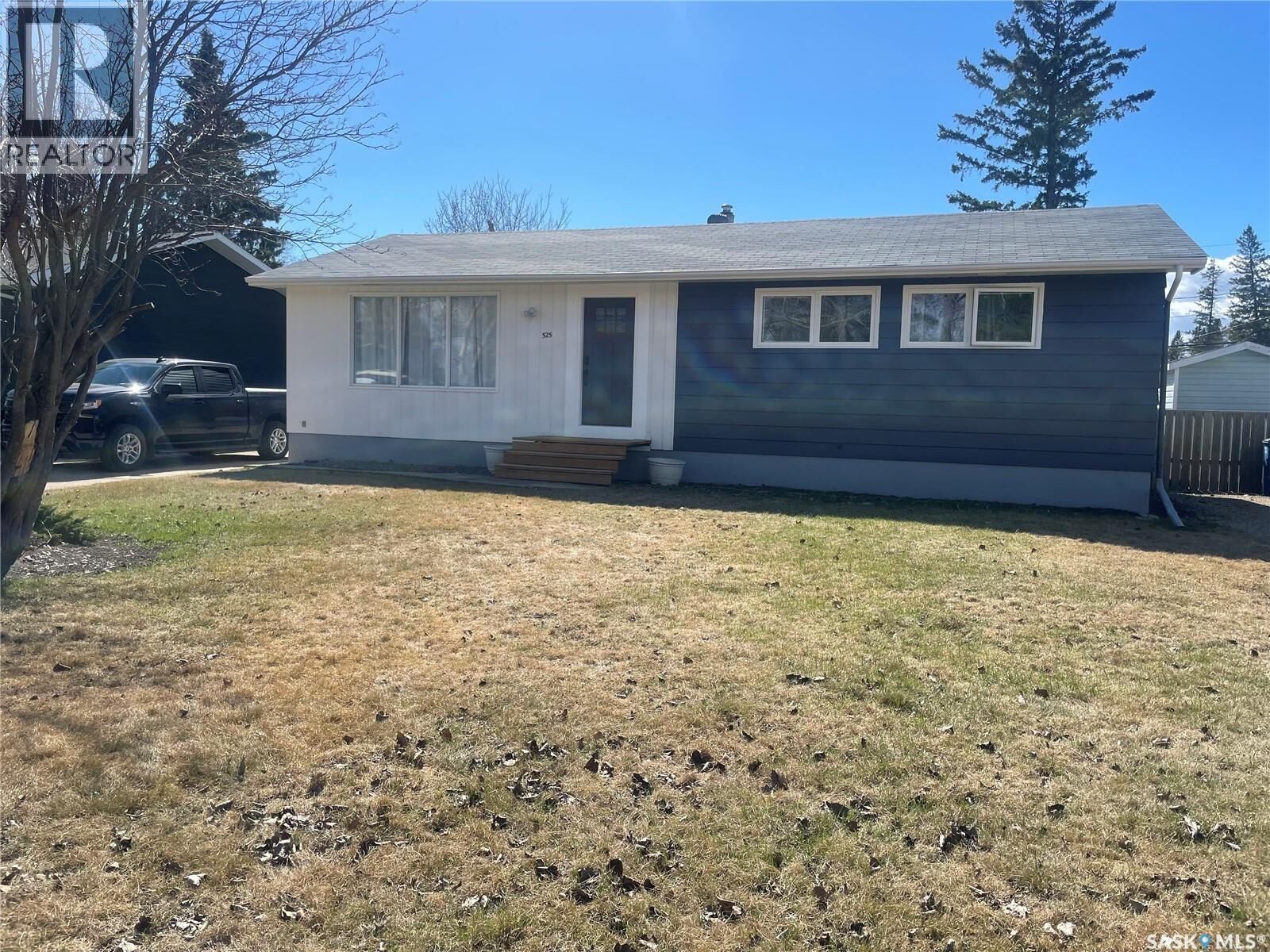 Property Photo:  525 6th Street NE  SK S0A 4J0 