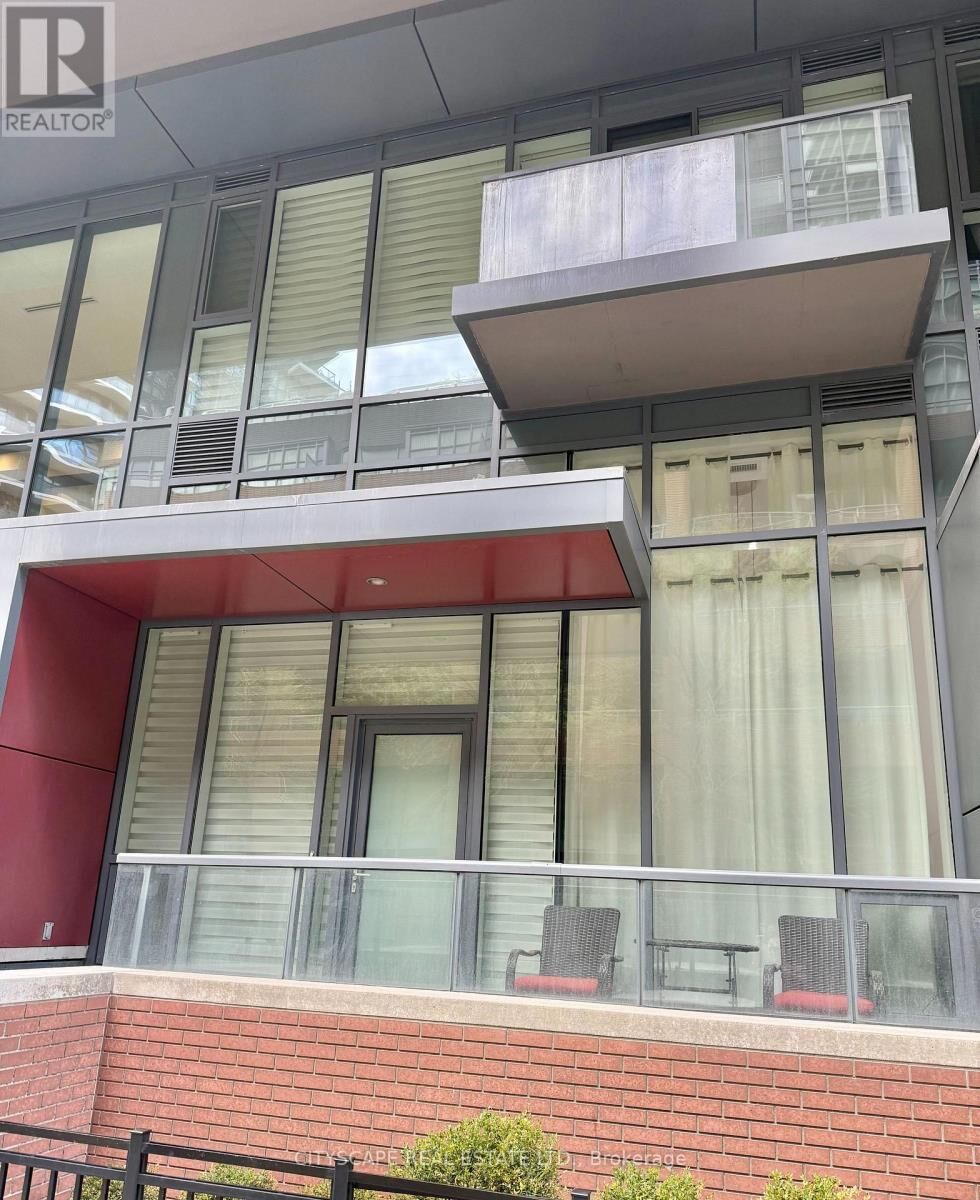 Property Photo:  20 Bruyeres Mews Th03  ON M5V 0G7 