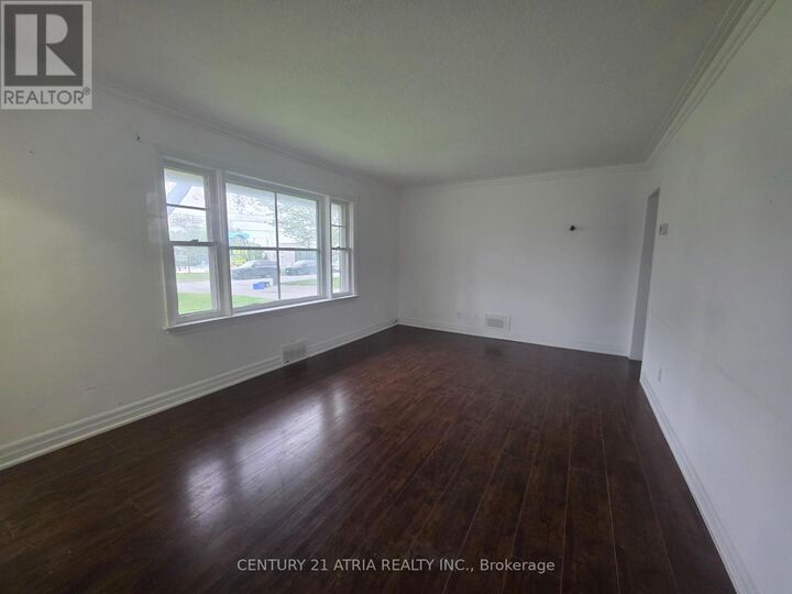 Property Photo:  18 Grandview Avenue Main  ON L3T 1G8 