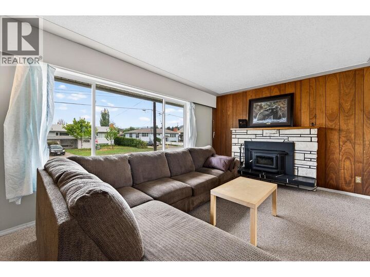 Property Photo:  828 McBride Street  BC V2B 5S3 