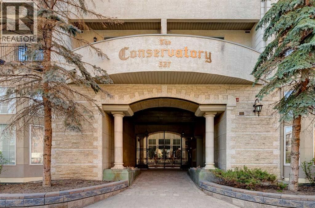 Property Photo: 527 15 Avenue Southwest AB T2R 1R5