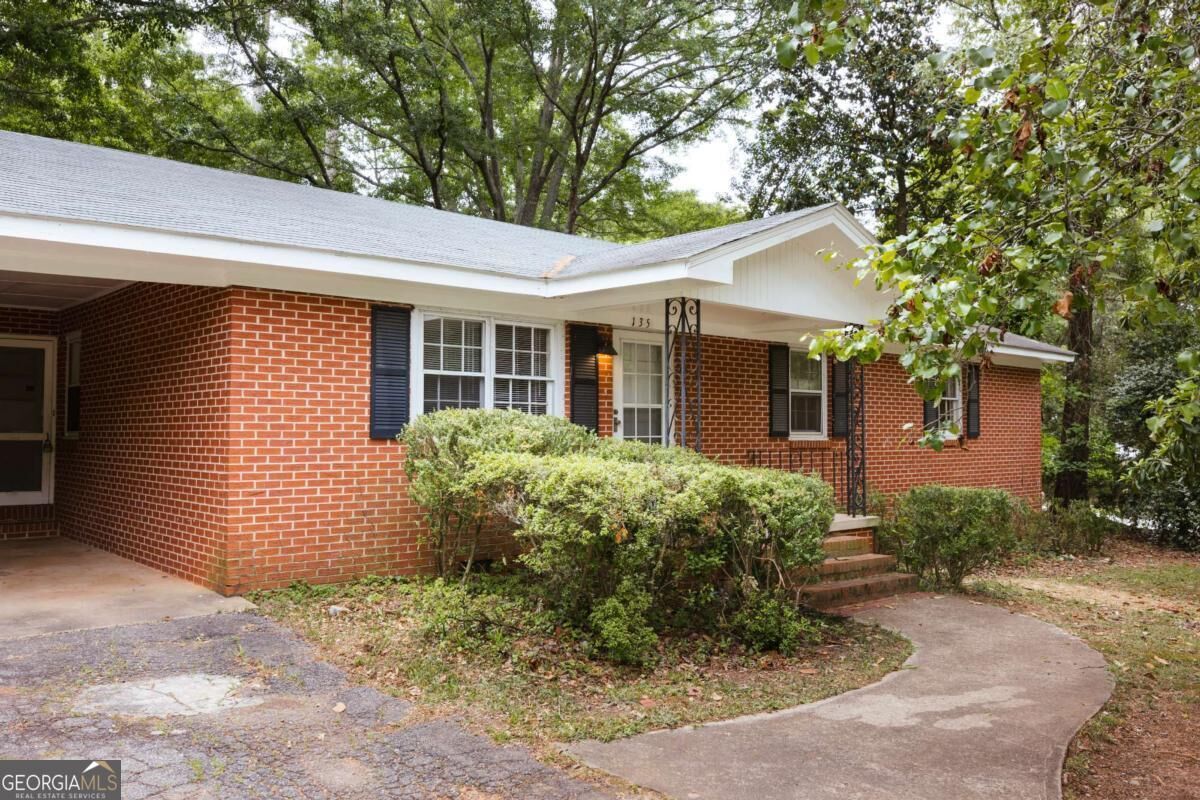 Property Photo:  135 Cavalier Court  GA 30606 