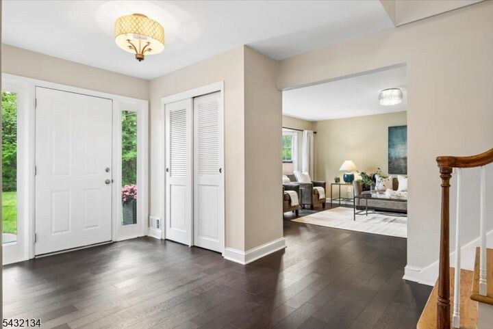 Property Photo:  5 Blanchet Ct  NJ 07932 