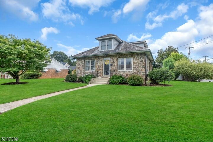 Property Photo:  122 Aurora St  NJ 08865 