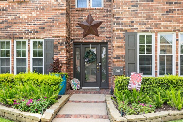 Property Photo: 1002 Millstone Court TX 77498