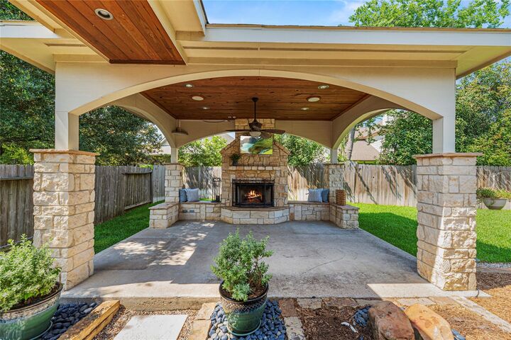 Property Photo:  18334 N Elizabeth Shore Loop  TX 77433 