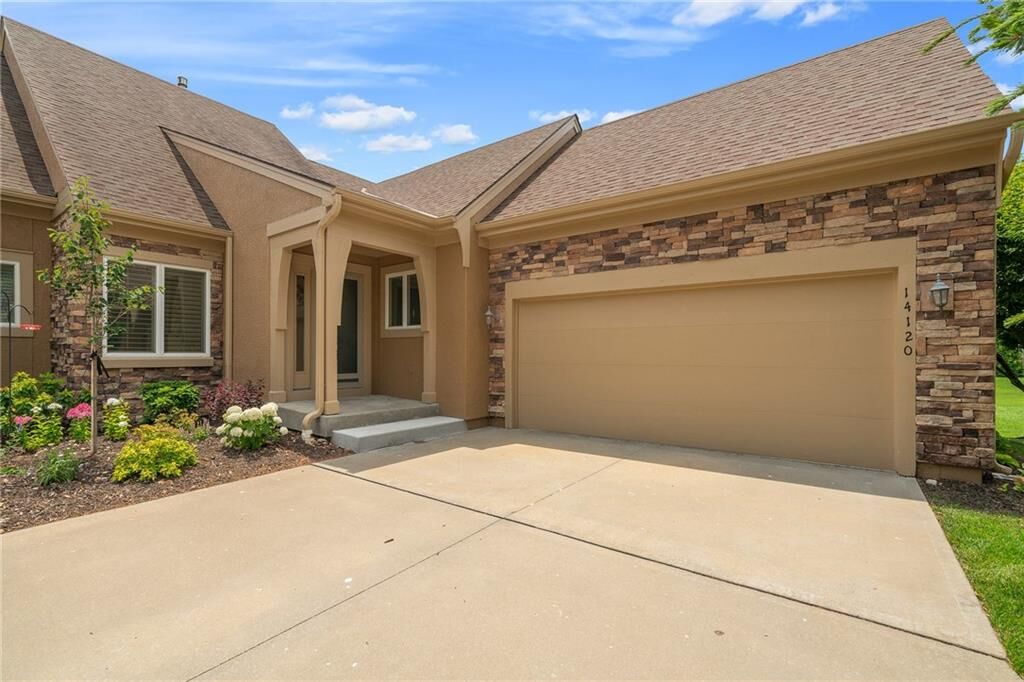 Property Photo:  14120 S Summit Street  KS 66062 