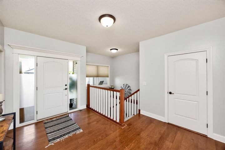 Property Photo:  1102 Ridgetop Drive  IA 50124 