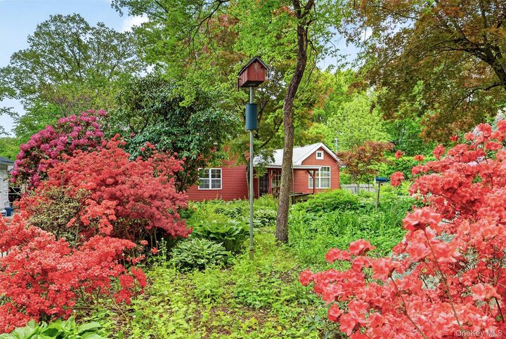 Property Photo:  37 Hollowbrook Lane  NY 10567 