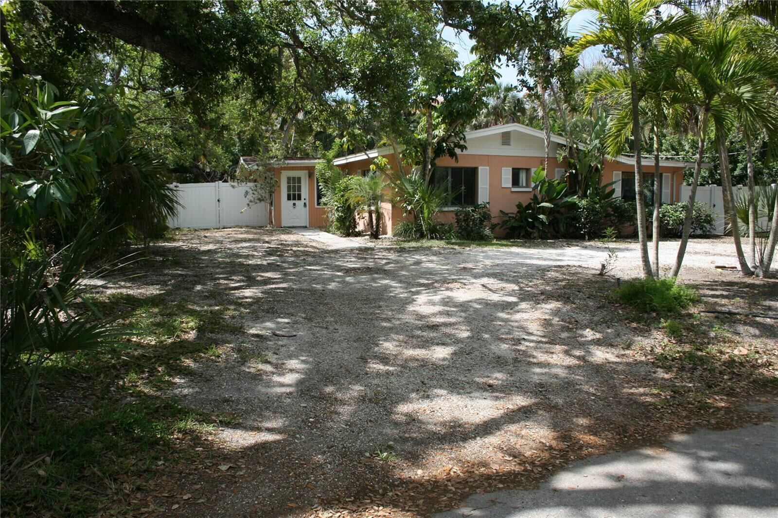 Property Photo:  144 Garden Lane  FL 34242 