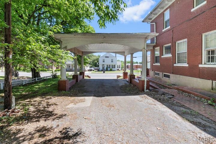 Property Photo:  325 N Sprigg Street  MO 63701 
