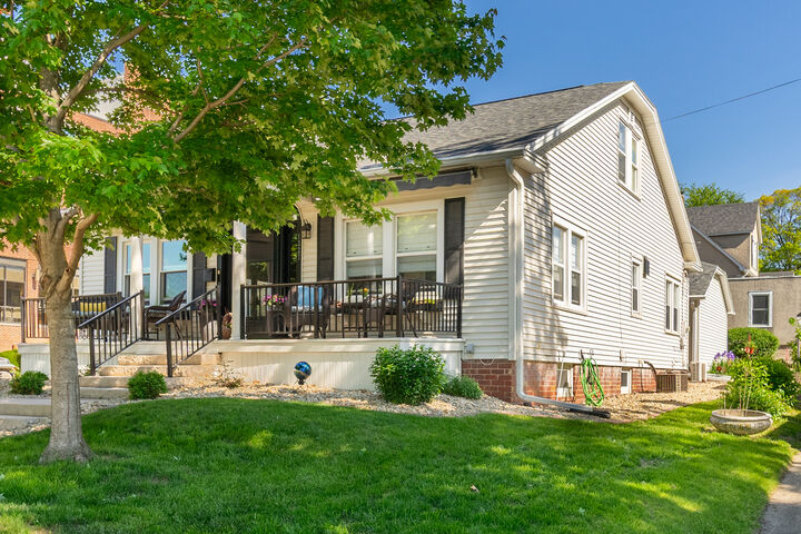 Property Photo: 1327 5th Street IL 61354