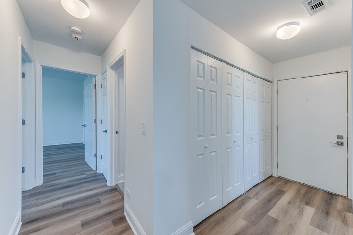 Property Photo: 900 Perrie Drive 304 IL 60007