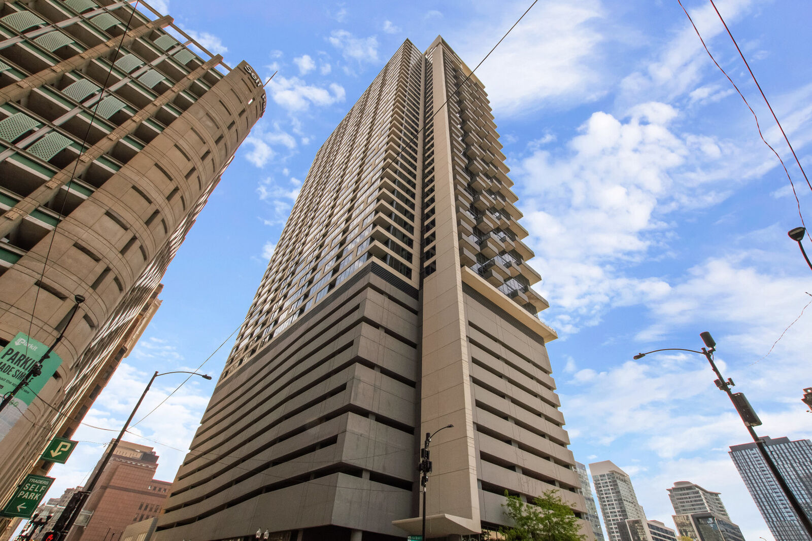 Property Photo:  235 W Van Buren Street 4616  IL 60607 