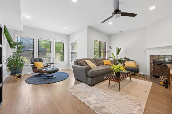 Property Photo: 6348 N Magnolia Avenue 3 IL 60660