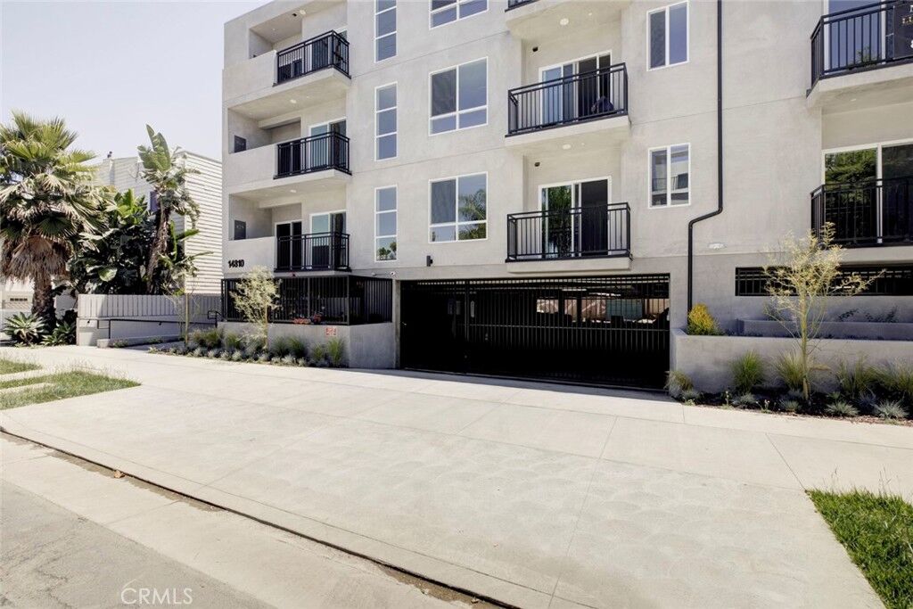 Property Photo:  14810 Delano Street 204  CA 91411 