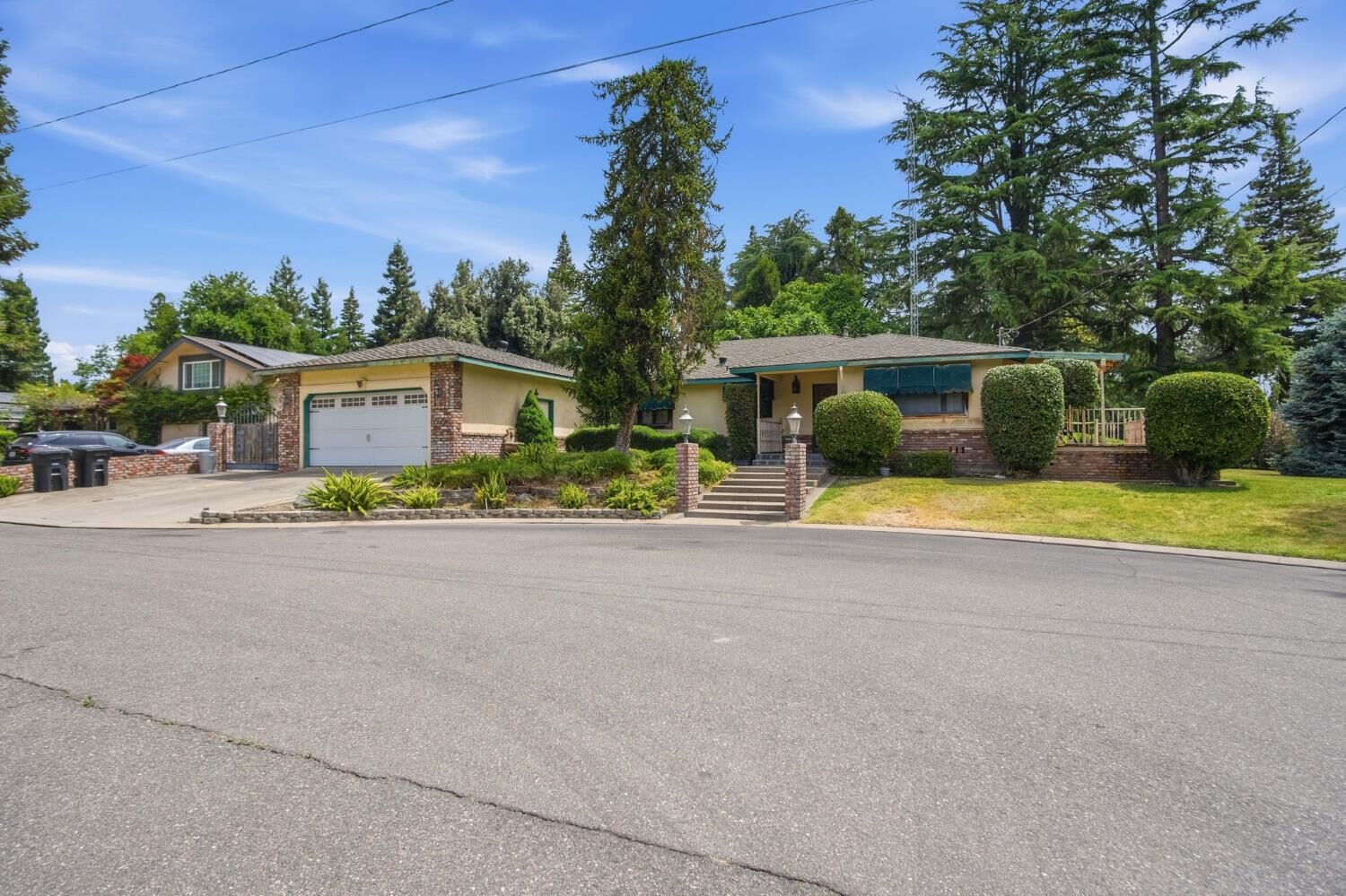 Property Photo:  2411 Pinehurst Drive  CA 95361 