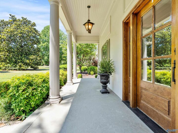 Property Photo:  2004 Brookmeade Road SE  AL 35601 