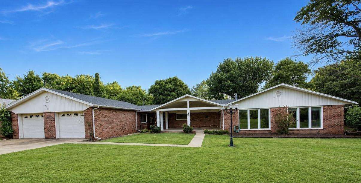 Property Photo:  312 N Flormable  OK 74601 