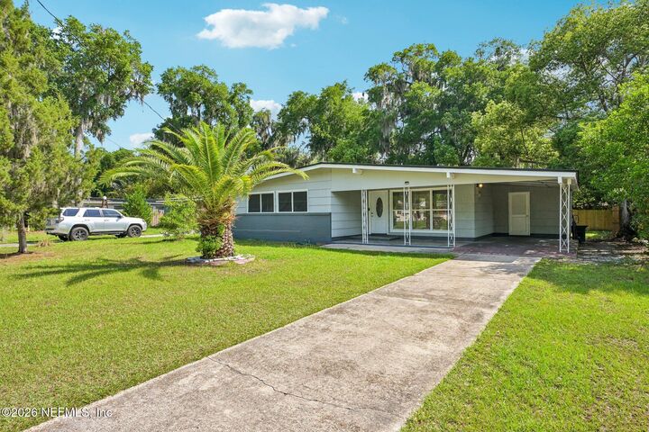 Property Photo:  802 N Cypress Street  FL 32043 