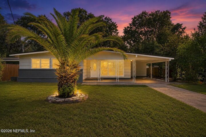 Property Photo:  802 N Cypress Street  FL 32043 