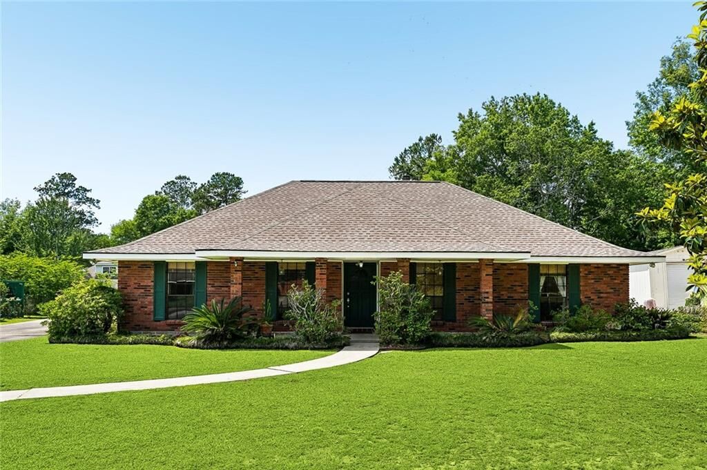 Property Photo: 912 Beau Chene Drive LA 70471