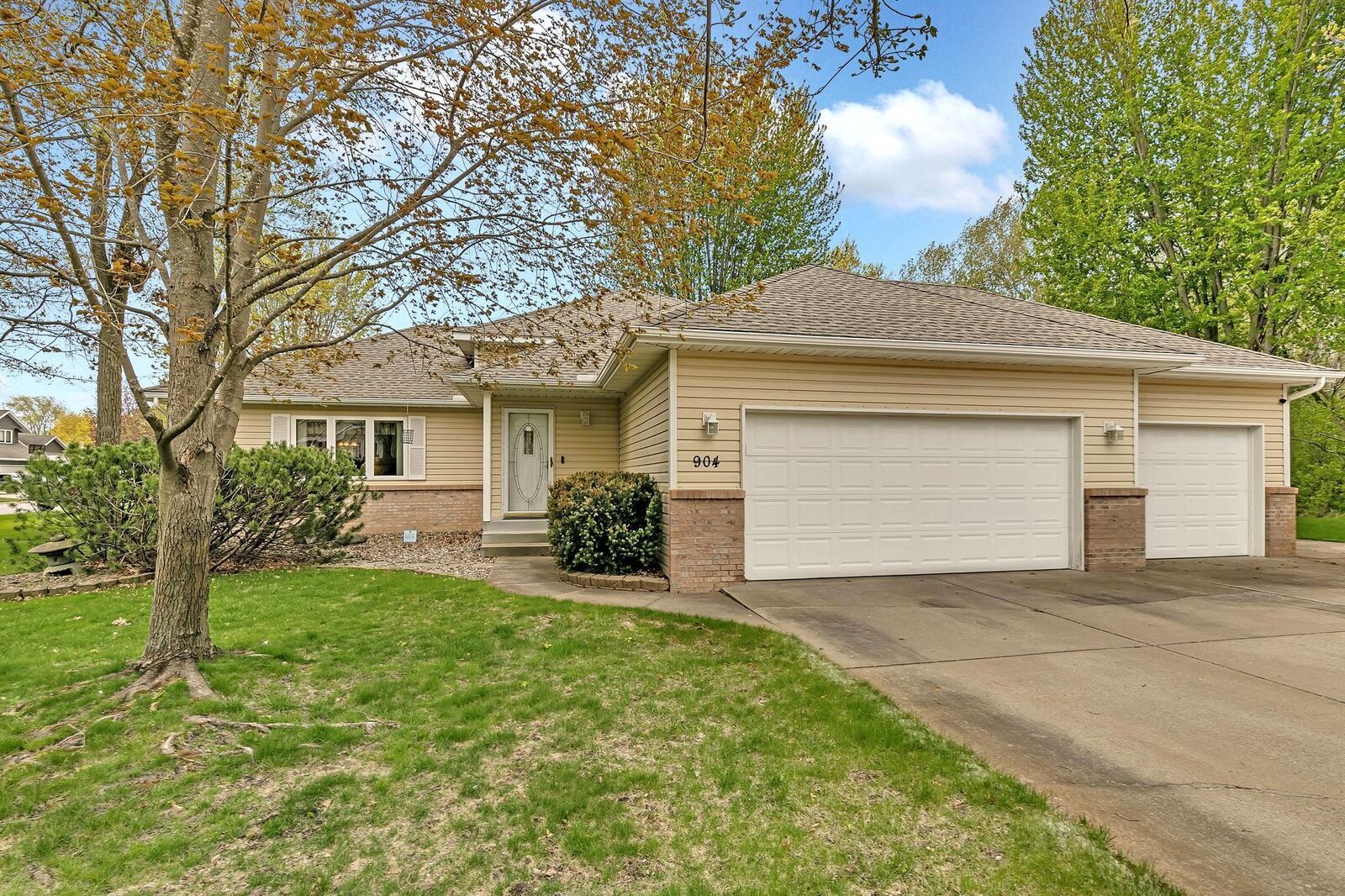 Property Photo:  904 Sunwood Park Drive  MN 56387 