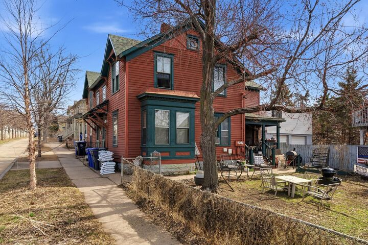 Property Photo:  682 4th Street E  MN 55106 