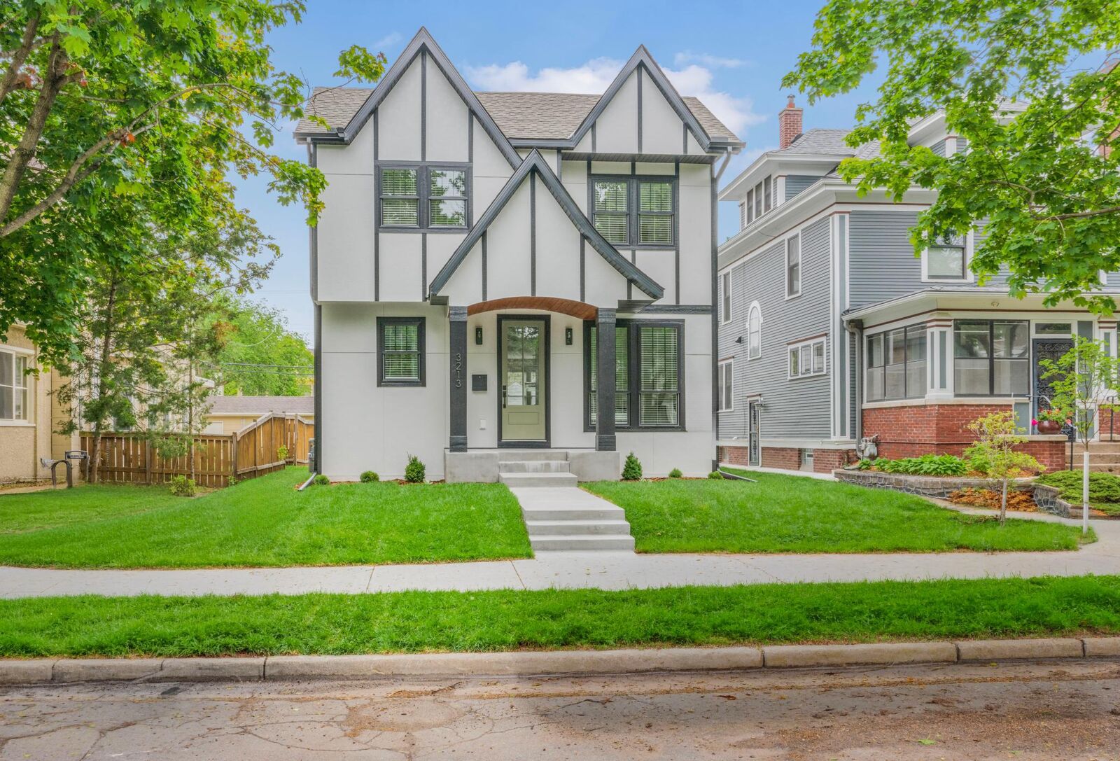 Property Photo:  3213 Holmes Avenue S  MN 55408 