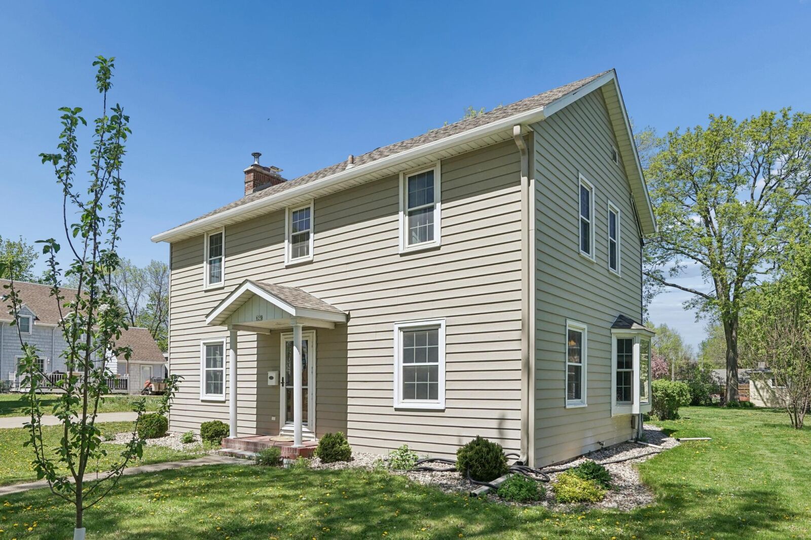 Property Photo:  825 14th Street E  MN 55336 
