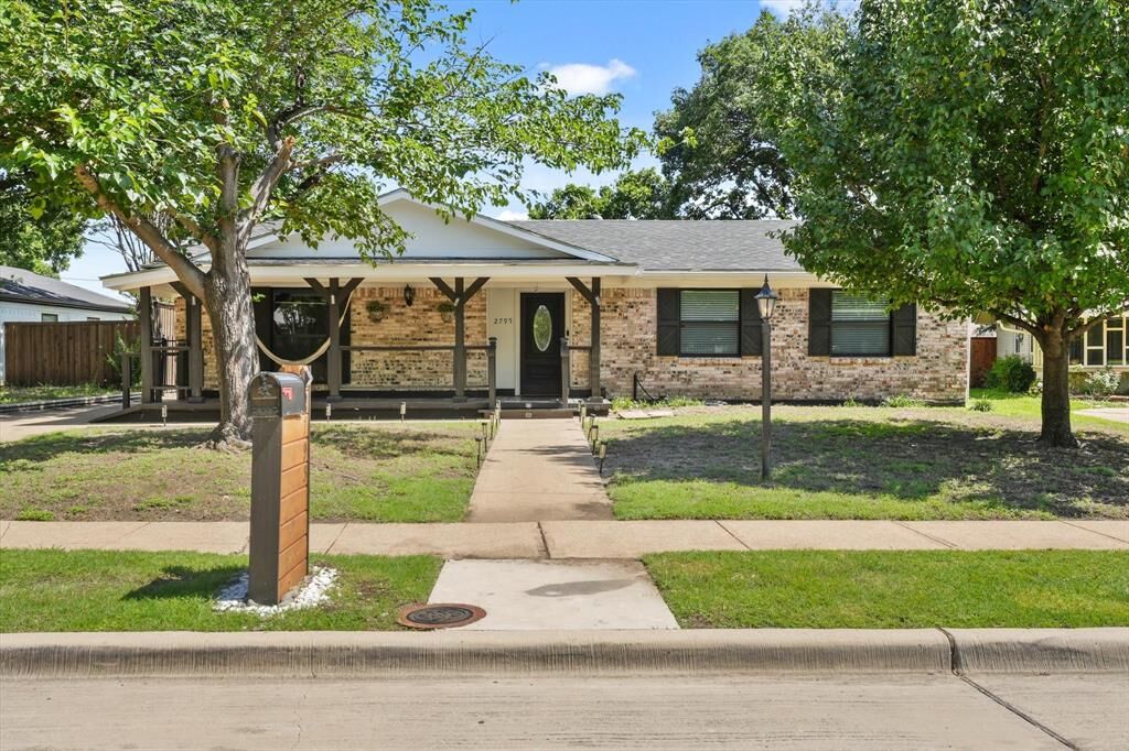 Property Photo:  2795 Beechmont Drive  TX 75228 