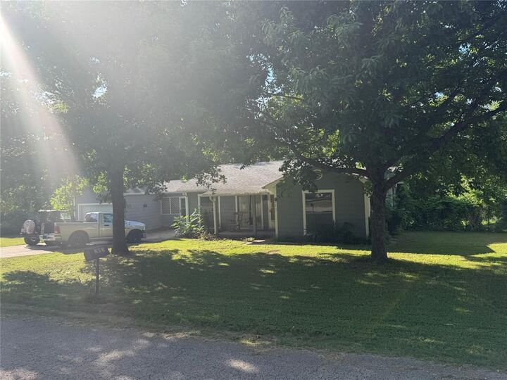 Property Photo: 203 E Dallas Street TX 75141