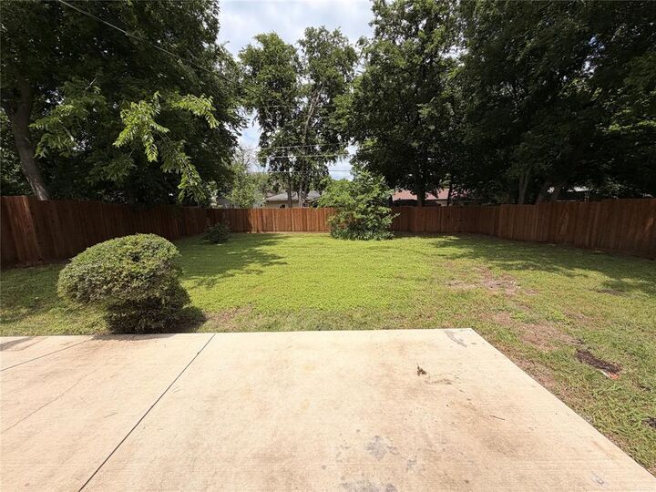 Property Photo:  1409 Rosewood Lane  TX 76010 