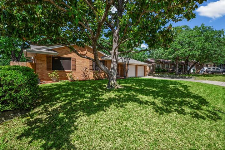 Property Photo:  28 Coffee Tavern Road  TX 76022 