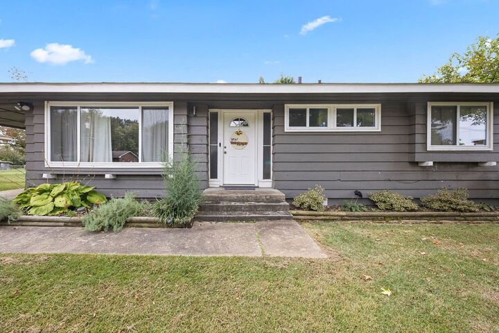 Property Photo:  702 E Sumac Street  AR 72756 