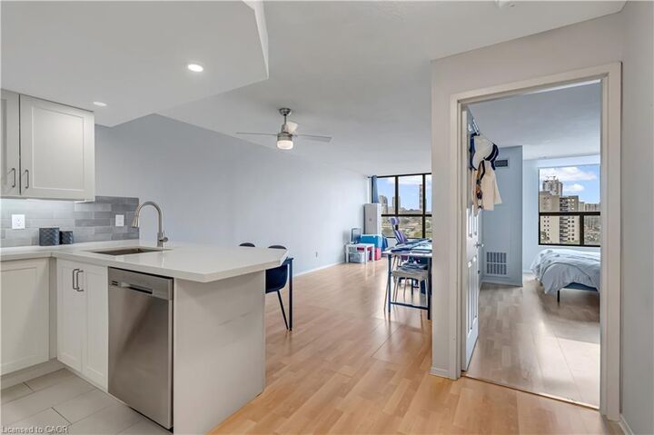 Property Photo:  25 Agnes Street 903  ON L5B 3X7 