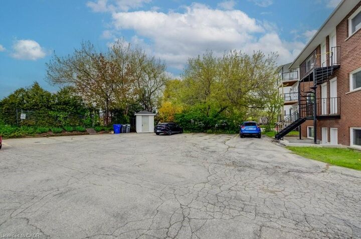 Property Photo:  628 Victoria Street S 6  ON N2M 3B1 